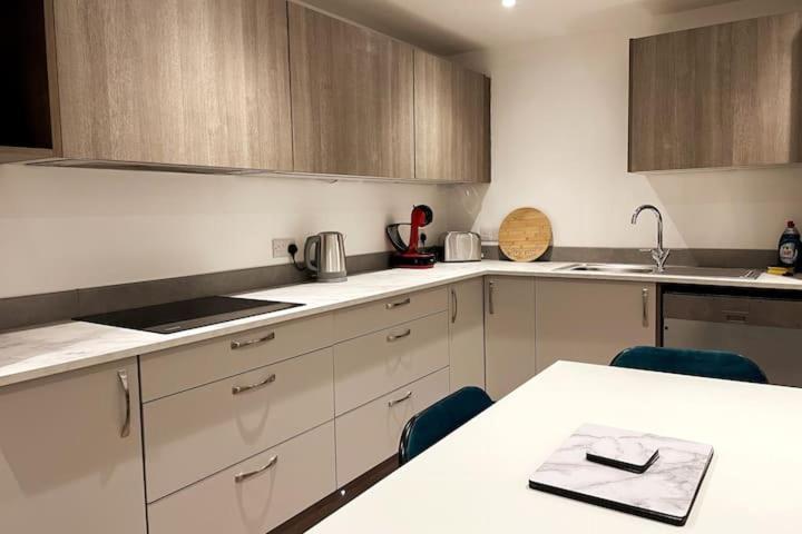 Lovely 3 Bedroom With Private Garden In Centre Appartement *